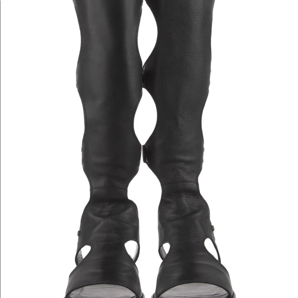 Stuart Weitzman Backview Leather Gladiator Shoes - Picture 2 of 7